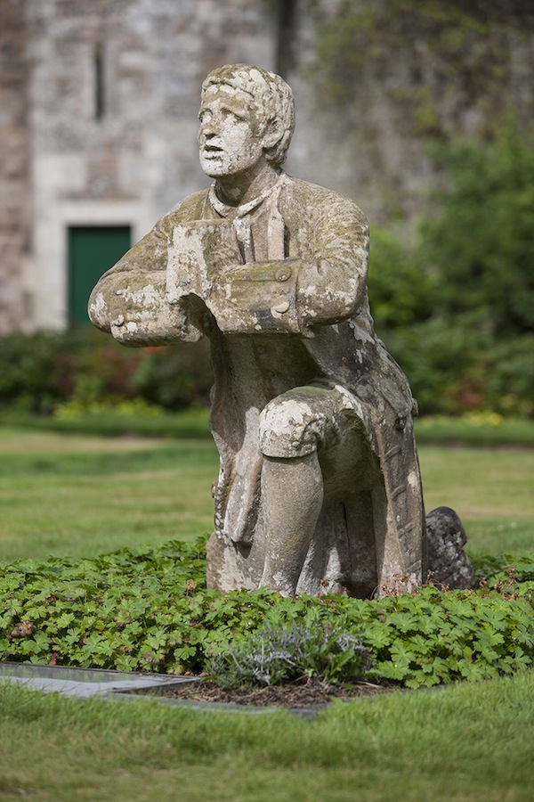 Statue of Mr Morris. Photo Angus Bremner© Bremner Design, courtesy The Abbotsford Trust