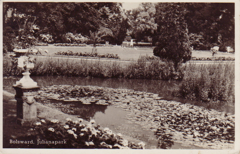 A 1951 postcard of Julianapark in Bolsward